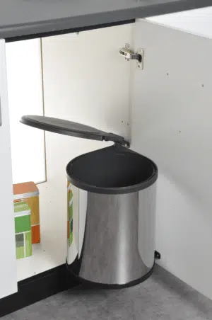 פח אשפה למטבח