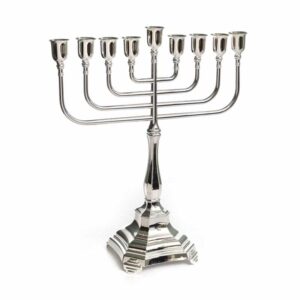 חנוכיה דגם מנורה מרובעת כסף