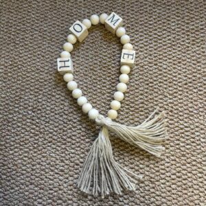 מחרוזת חרוזי עץ HOME לטבעי